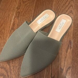 Steve Madden pointed Flats